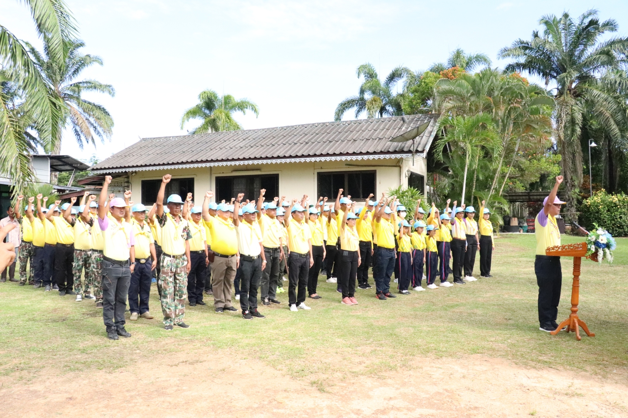 นายประสพโชค  เจริญวิริยะภาพ นายกอบต.ทุ่งหลวง เข้าร่วมโครงการจิตอาสาพระราชทานตามแนวพระราชดำริ 